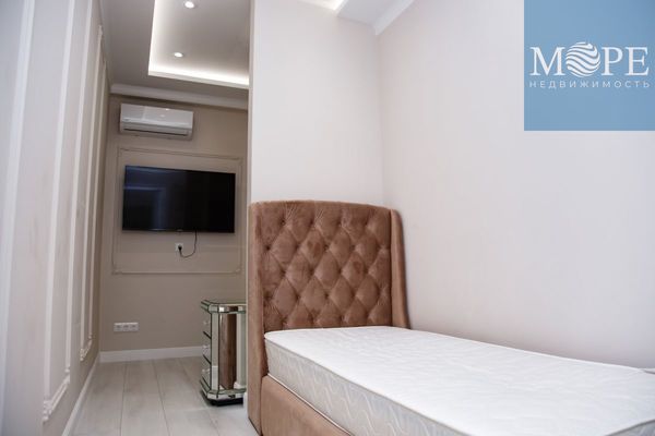 Продам трехкомнатную (3-комн.) квартиру, Гагринская (Хостинский р-н) ул, 3/8, Сочи г