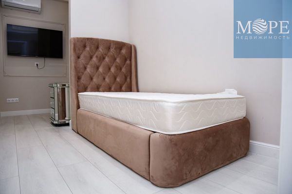 Продам трехкомнатную (3-комн.) квартиру, Гагринская (Хостинский р-н) ул, 3/8, Сочи г