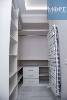 Продам трехкомнатную (3-комн.) квартиру, Гагринская (Хостинский р-н) ул, 3/8, Сочи г