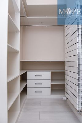 Продам трехкомнатную (3-комн.) квартиру, Гагринская (Хостинский р-н) ул, 3/8, Сочи г