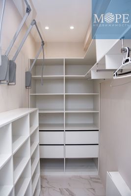 Продам трехкомнатную (3-комн.) квартиру, Гагринская (Хостинский р-н) ул, 3/8, Сочи г