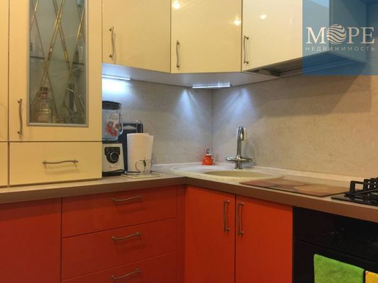 Продам трехкомнатную (3-комн.) квартиру, Инжирная (Лазар) ул, 4, Сочи г