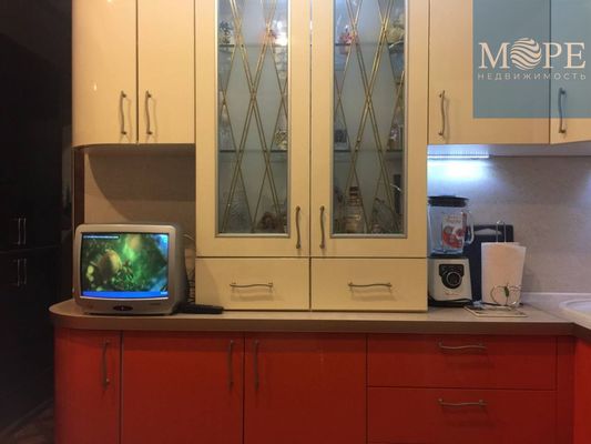 Продам трехкомнатную (3-комн.) квартиру, Инжирная (Лазар) ул, 4, Сочи г