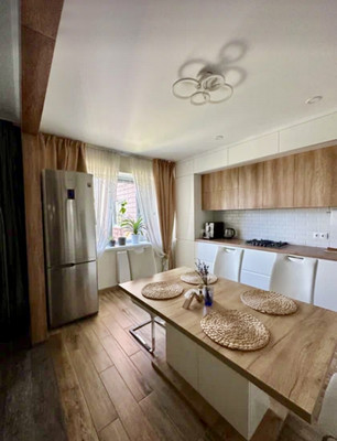 Продам трехкомнатную (3-комн.) квартиру, Тихая ул, 16кА, Калининград г