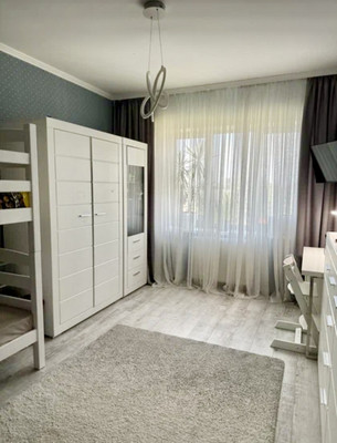 Продам трехкомнатную (3-комн.) квартиру, Тихая ул, 16кА, Калининград г