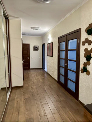 Продам трехкомнатную (3-комн.) квартиру, Тихая ул, 16кА, Калининград г