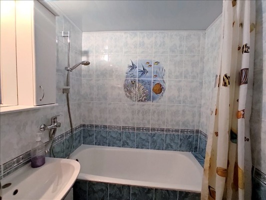 Продам трехкомнатную (3-комн.) квартиру, Вятская ул, д.112, Ростов-на-Дону г