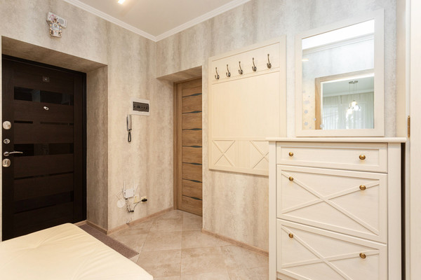 Продам трехкомнатную (3-комн.) квартиру, В.Гакуна ул, 5, Калининград г
