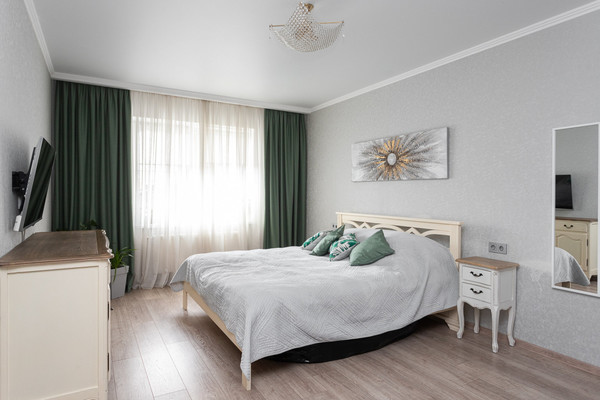 Продам трехкомнатную (3-комн.) квартиру, В.Гакуна ул, 5, Калининград г