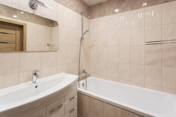 Продам трехкомнатную (3-комн.) квартиру, В.Гакуна ул, 5, Калининград г