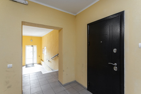 Продам трехкомнатную (3-комн.) квартиру, В.Гакуна ул, 5, Калининград г