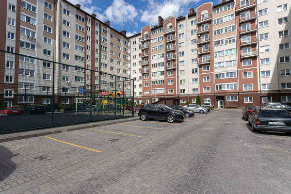 Продам трехкомнатную (3-комн.) квартиру, В.Гакуна ул, 5, Калининград г