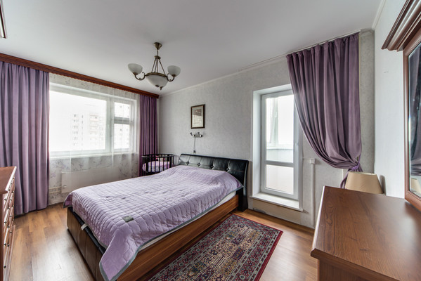 Продам трехкомнатную (3-комн.) квартиру, Мельникова пр-кт, 19, Химки г