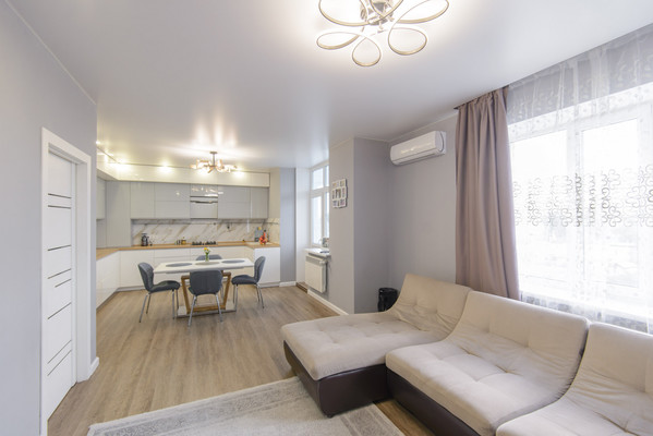 Продам трехкомнатную (3-комн.) квартиру, Богданова ул, 85, Ростов-на-Дону г