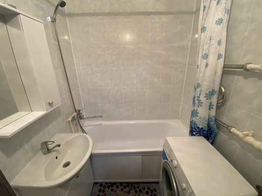 Продам однокомнатную (1-комн.) квартиру, Куропаткина проезд, 1, Нижневартовск г