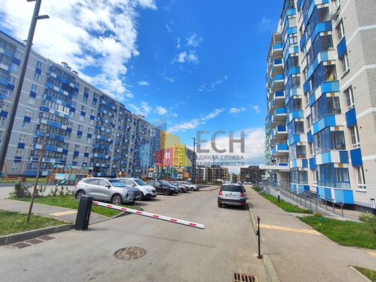 Продам трехкомнатную (3-комн.) квартиру, Петровская ул, д.1, Петровский п