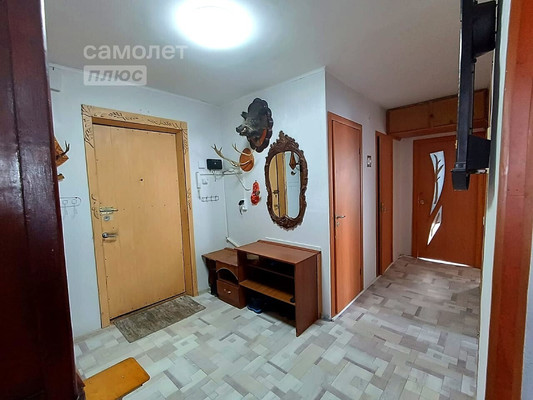 Продам многокомнатную квартиру, 40 лет Победы ул, 1Б, Ишим г