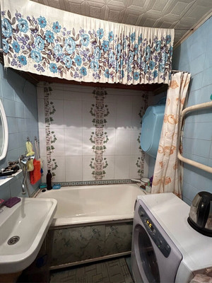 Продам многокомнатную квартиру, 40 лет Победы ул, 1Б, Ишим г