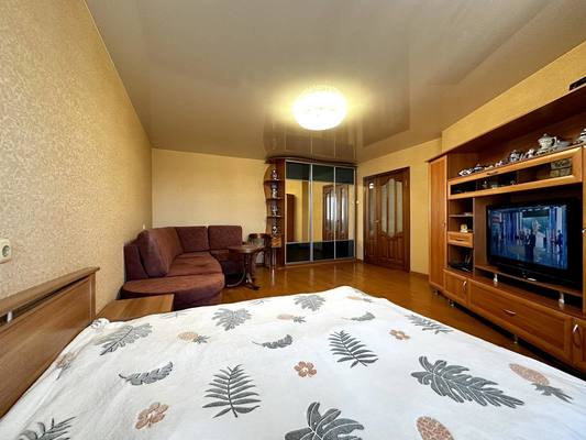 Продам двухкомнатную (2-комн.) квартиру, Маклина ул, 36, Киров г