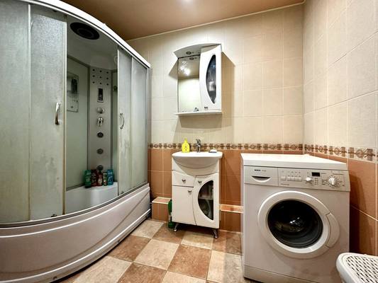 Продам двухкомнатную (2-комн.) квартиру, Маклина ул, 36, Киров г