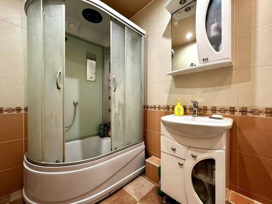 Продам двухкомнатную (2-комн.) квартиру, Маклина ул, 36, Киров г