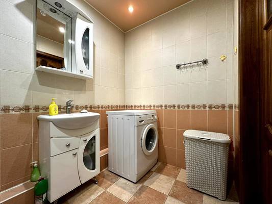 Продам двухкомнатную (2-комн.) квартиру, Маклина ул, 36, Киров г