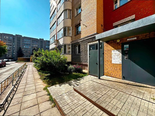 Продам двухкомнатную (2-комн.) квартиру, Маклина ул, 36, Киров г