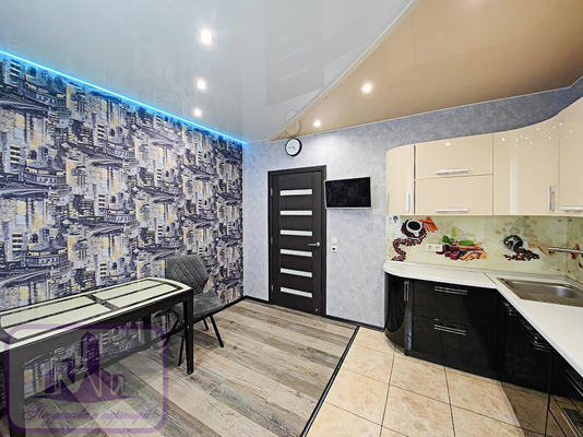 Продам трехкомнатную (3-комн.) квартиру, Колхозная ул, 60А, Вологда г