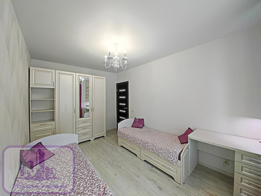 Продам трехкомнатную (3-комн.) квартиру, Колхозная ул, 60А, Вологда г