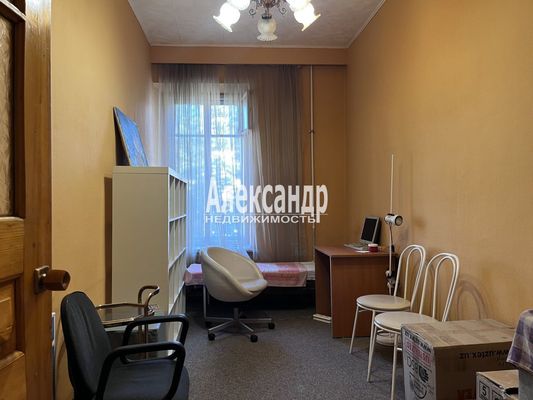 Продам трехкомнатную (3-комн.) квартиру, Астраханская ул, 25/26, Санкт-Петербург г