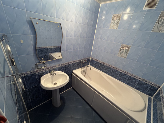 Продам двухкомнатную (2-комн.) квартиру, Ромашина ул, 32к2, Брянск г