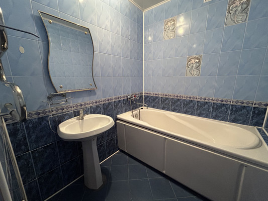 Продам двухкомнатную (2-комн.) квартиру, Ромашина ул, 32к2, Брянск г