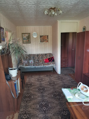 Продам трехкомнатную (3-комн.) квартиру, Гагарина ул, 25, Гатчина г