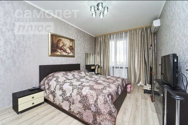 Продам трехкомнатную (3-комн.) квартиру, Кубанская ул, 47к2, Краснодар г