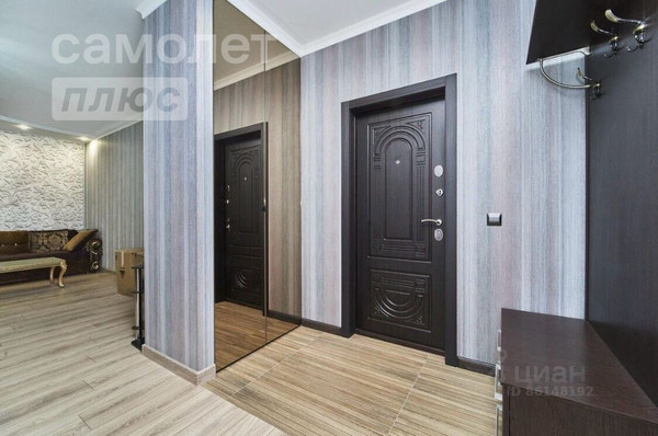 Продам трехкомнатную (3-комн.) квартиру, Кубанская ул, 47к2, Краснодар г