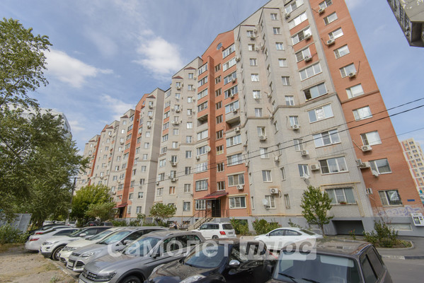 Продам трехкомнатную (3-комн.) квартиру, Северный массив мкр, 1, Батайск г