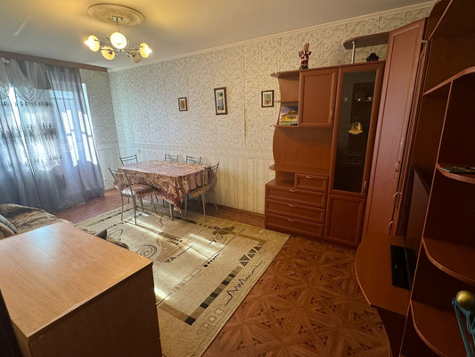 Продам трехкомнатную (3-комн.) квартиру, Вингиссара пр-кт, 82, Волосово г