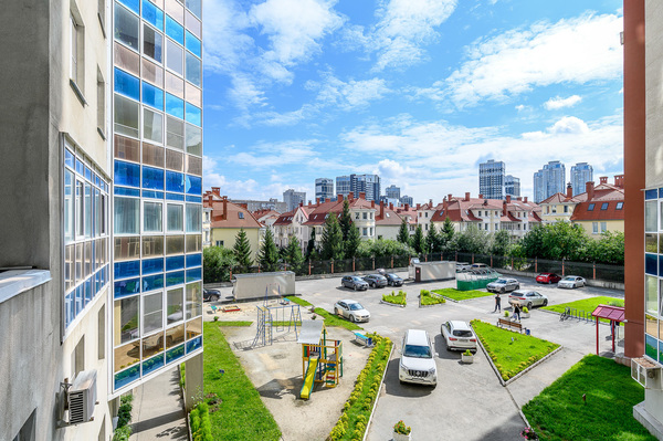 Продам двухкомнатную (2-комн.) квартиру, Большакова ул, 25, Екатеринбург г