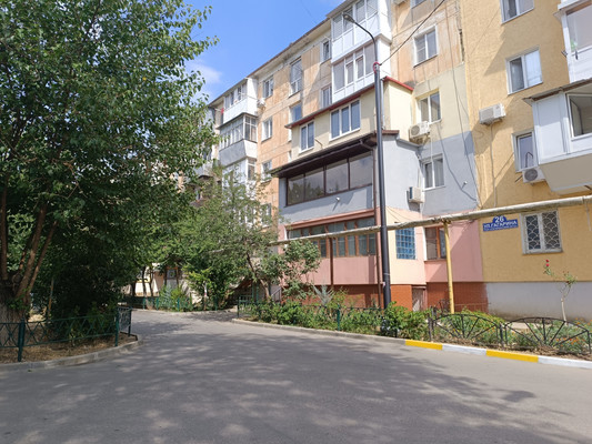 Продам двухкомнатную (2-комн.) квартиру, Гагарина ул, 32, Симферополь г