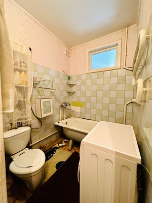 Продам двухкомнатную (2-комн.) квартиру, Карпенко ул, 9, Чебаркуль г