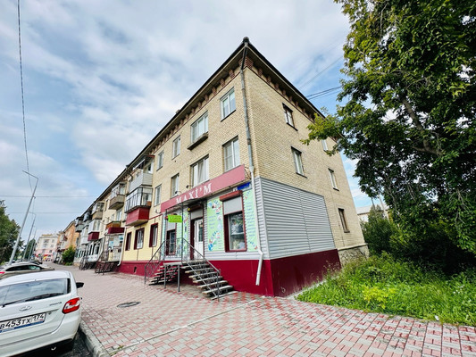Продам двухкомнатную (2-комн.) квартиру, Карпенко ул, 9, Чебаркуль г