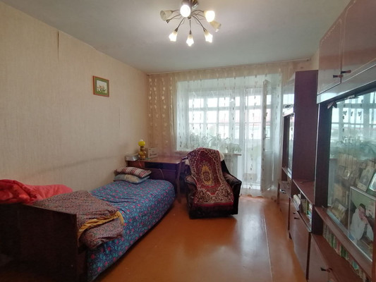 Продам трехкомнатную (3-комн.) квартиру, Карла Маркса ул, 1ка, Ишим г