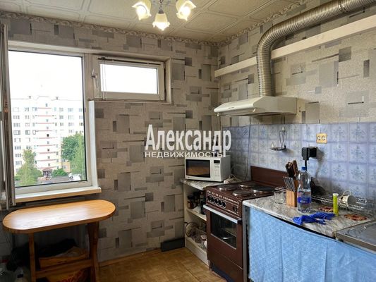 Продам трехкомнатную (3-комн.) квартиру, Савушкина ул, 107к1, Санкт-Петербург г