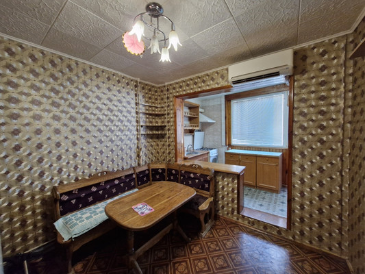 Продам трехкомнатную (3-комн.) квартиру, Винодела Егорова ул, 15, Массандра пгт