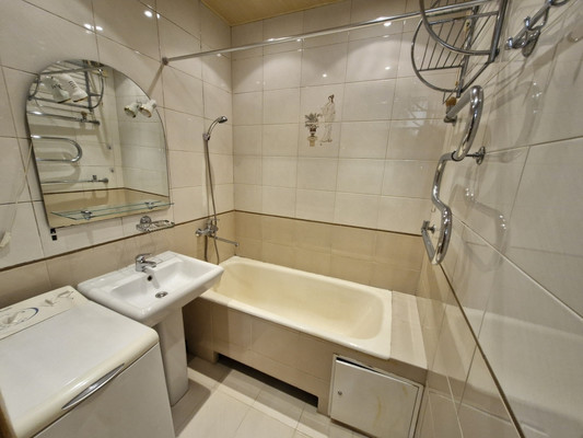 Продам трехкомнатную (3-комн.) квартиру, Винодела Егорова ул, 15, Массандра пгт