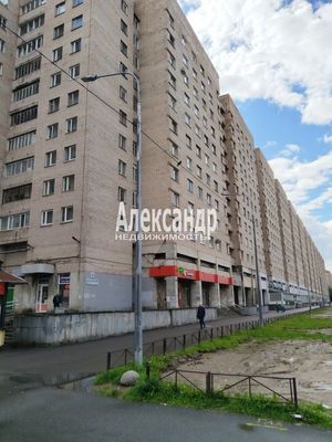 Продам трехкомнатную (3-комн.) квартиру, Богатырский пр-кт, 4, Санкт-Петербург г