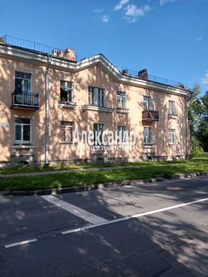 Продам трехкомнатную (3-комн.) квартиру, Железнодорожная ул, 1, Металлострой п