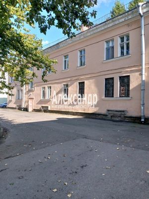 Продам трехкомнатную (3-комн.) квартиру, Железнодорожная ул, 1, Металлострой п