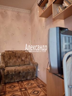 Продам трехкомнатную (3-комн.) квартиру, Железнодорожная ул, 1, Металлострой п