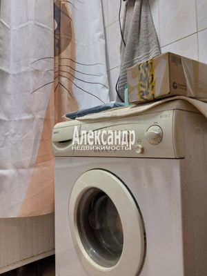 Продам трехкомнатную (3-комн.) квартиру, Железнодорожная ул, 1, Металлострой п